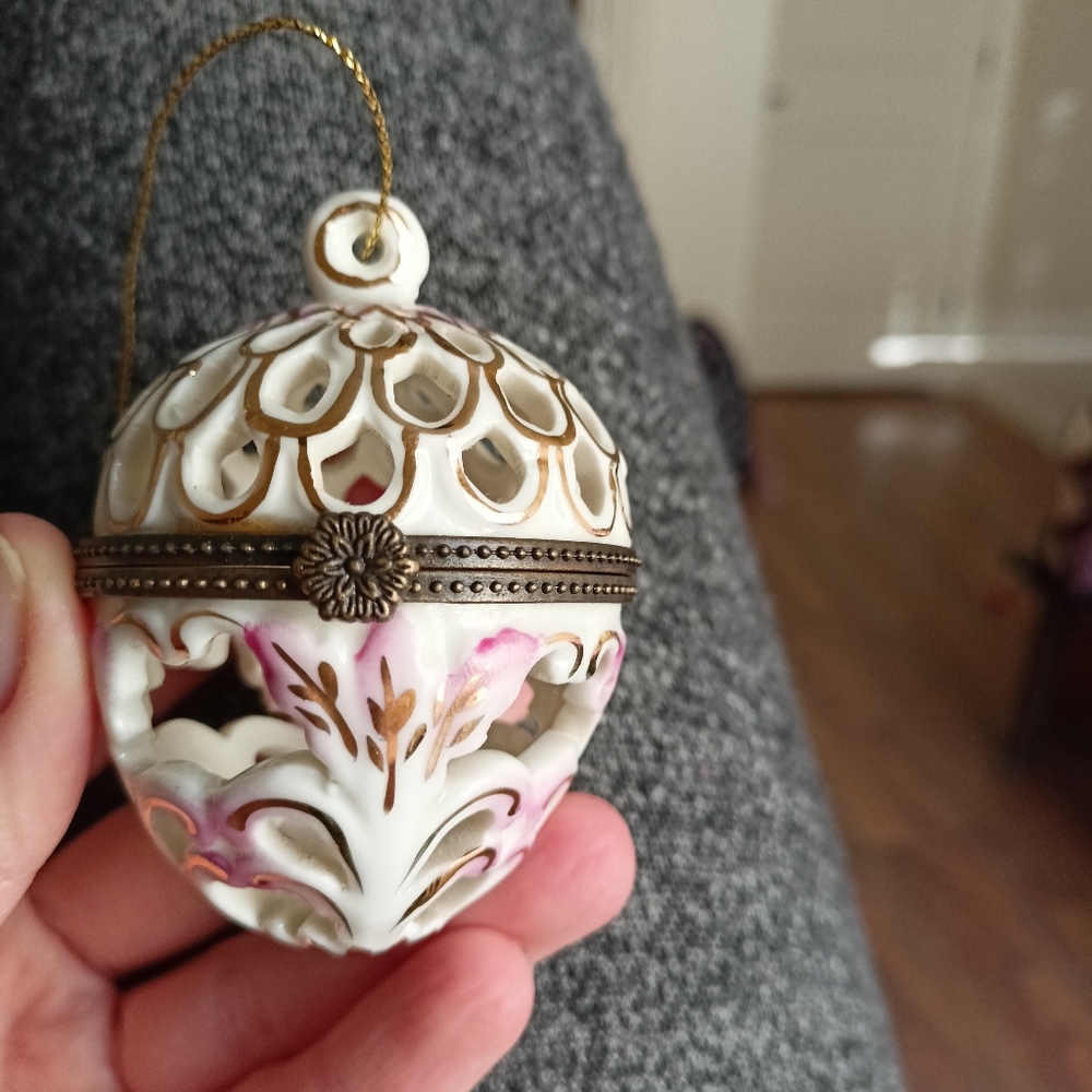 Christmas ornament trinket box Seagull Studios